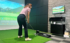 最新鋭のデジタル機器を導入した室内ゴルフ練習場03